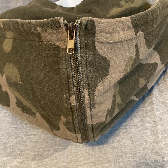 Hurley Camo Combo Zip Up Hoodie w Bonus Volcom Zip Up Hoodie - Picture 4 of 11